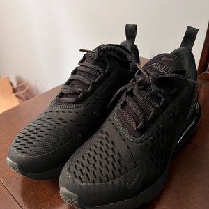 Black on black NIKE AIR270